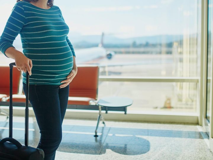 Gravidanza, meglio andare in vacanza al mare o in montagna?